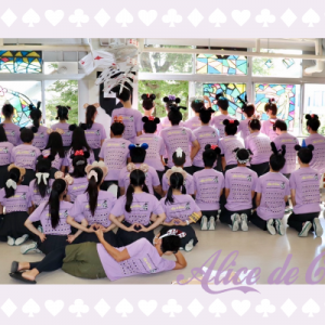 東京都C高等学校アリスの世界観が可愛いクラスTシャツ
