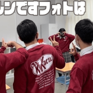 大阪府D高等学校クラスTシャツ定番のキットカット風デザインで作るクラストレーナー