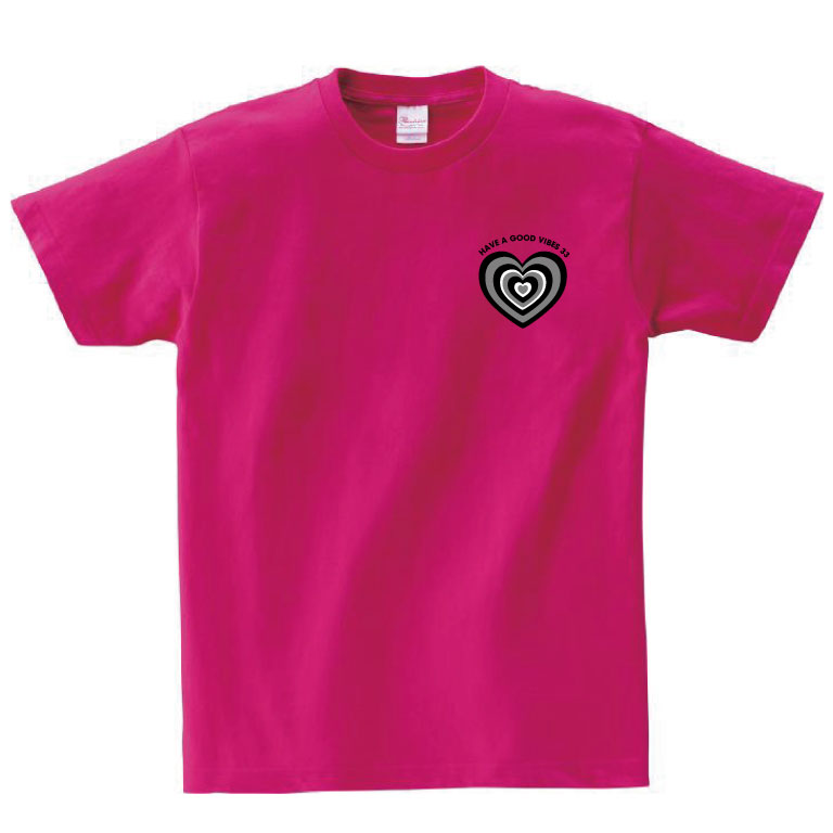 ホットピンクとモノクロハートデザインTシャツ