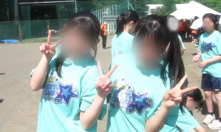 群馬県T高等学校2年4組さま クラスTシャツ制作事例（スーパードライTシャツ）