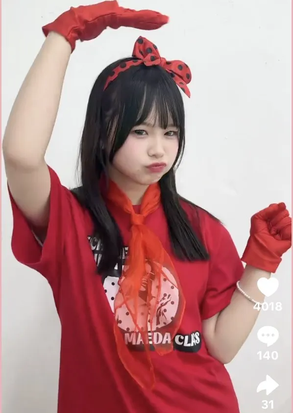 50sレトロのクラスTシャツコーデ動画サムネイル 赤いクラT