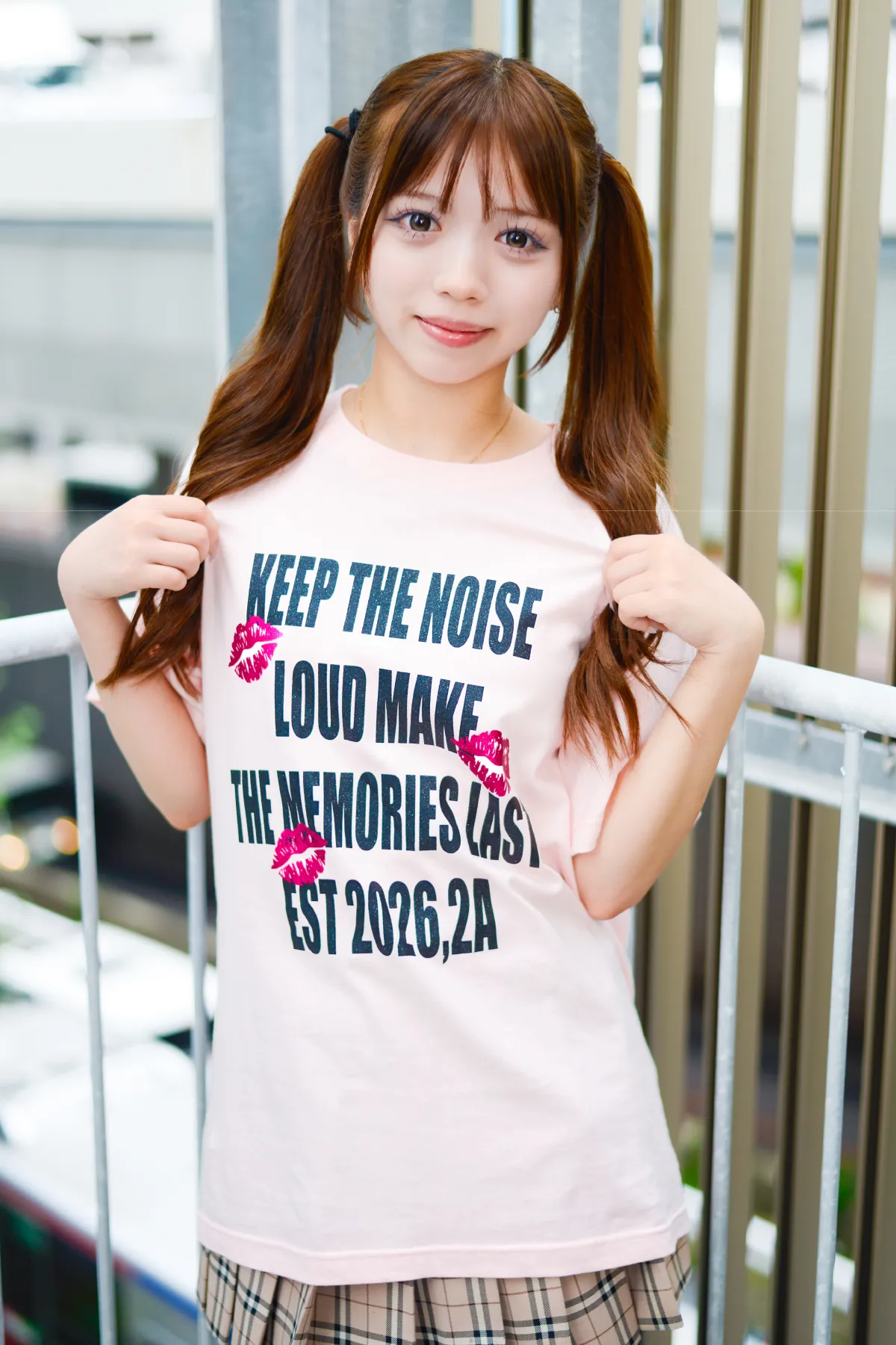 ラメプリントのクラスTシャツ着用 スタイル03