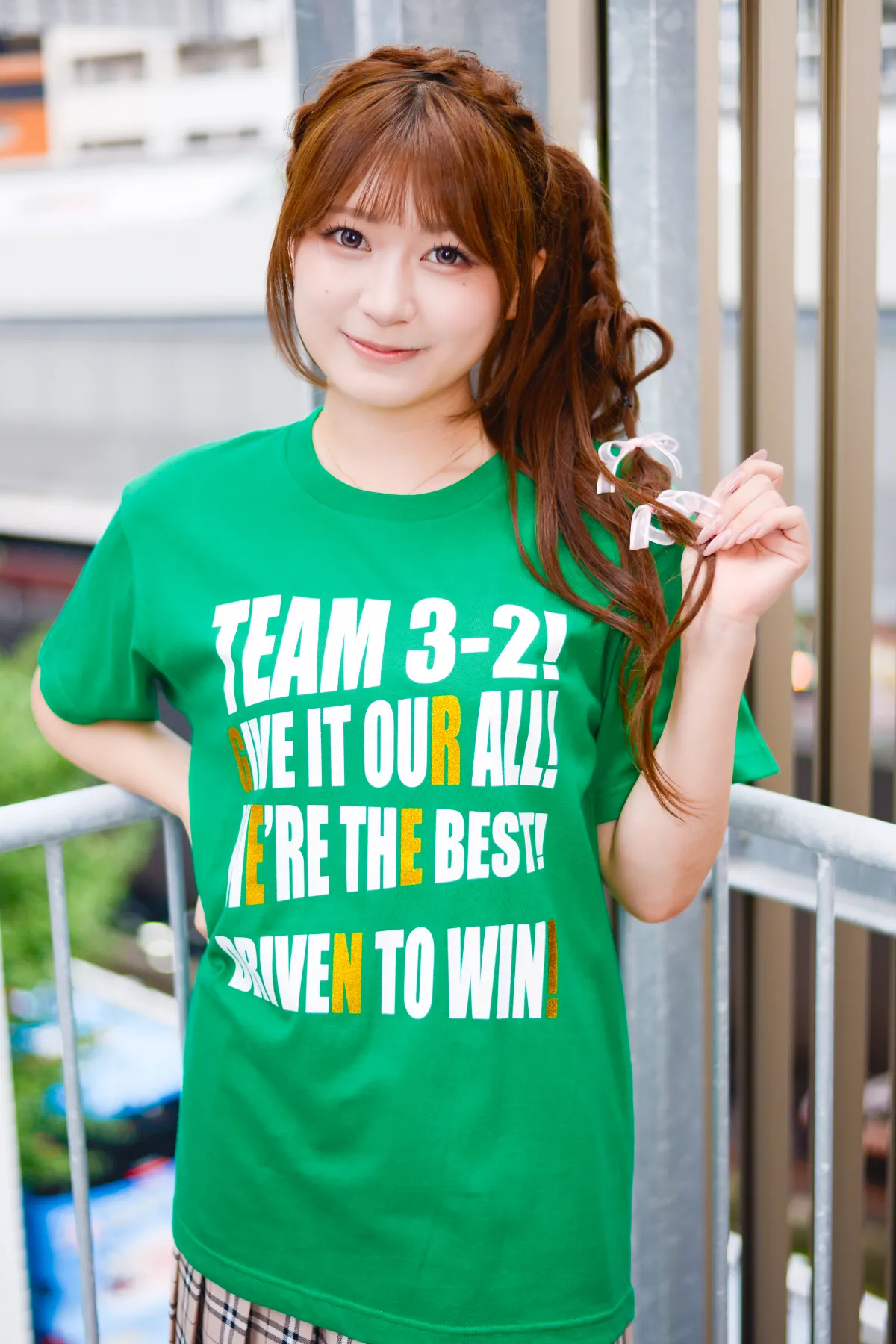 ラメプリントのクラスTシャツ着用 スタイル04