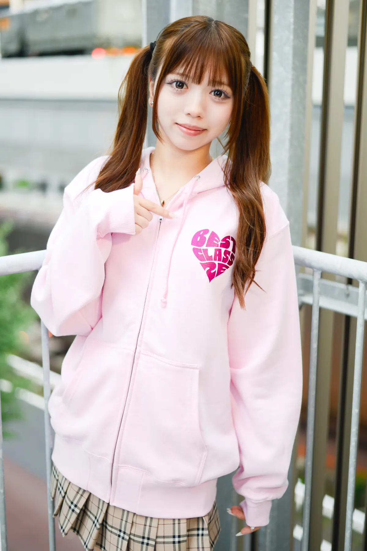 ラメプリントのクラスTシャツ着用 スタイル05
