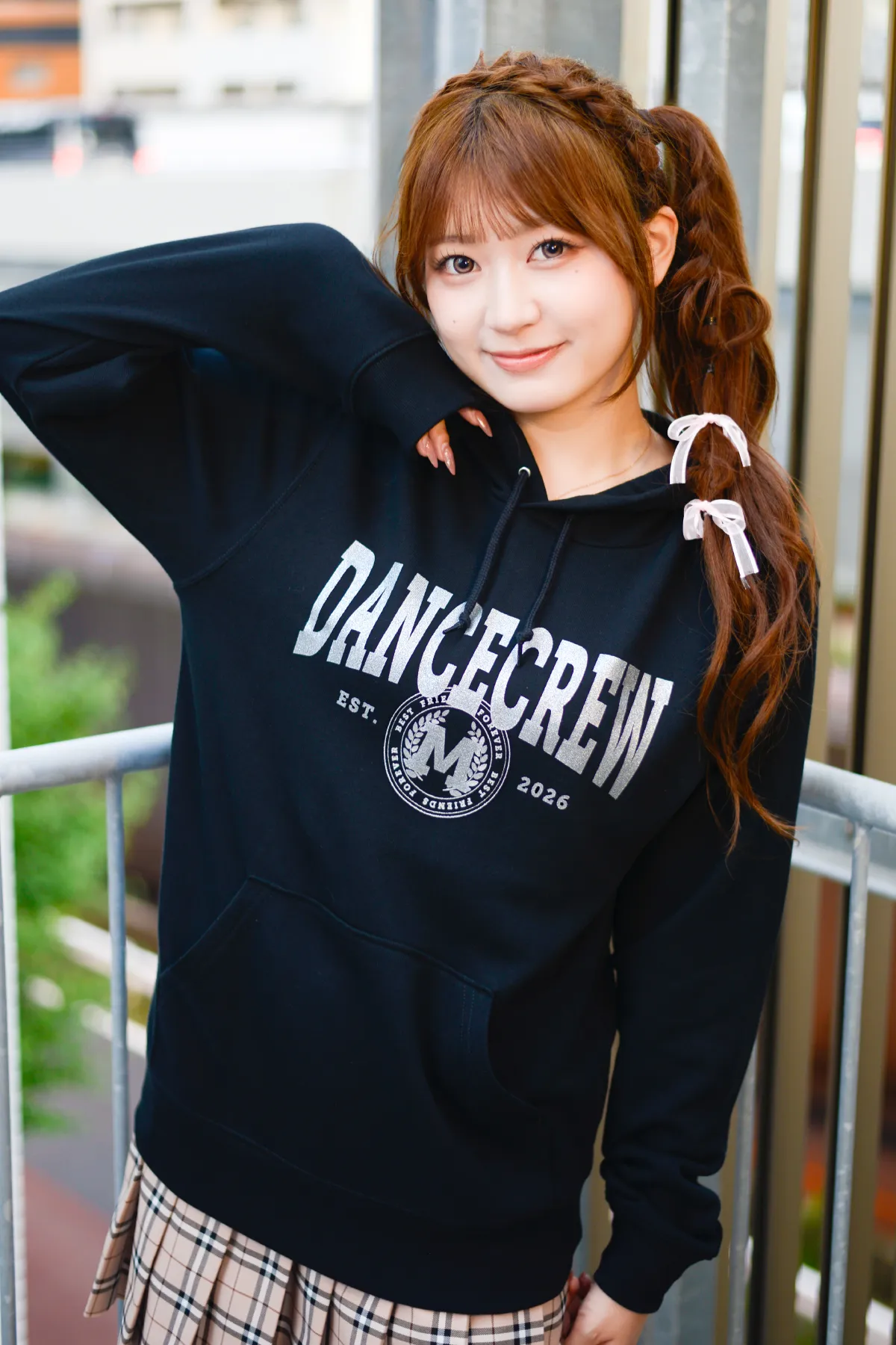 ラメプリントのクラスTシャツ着用 スタイル06