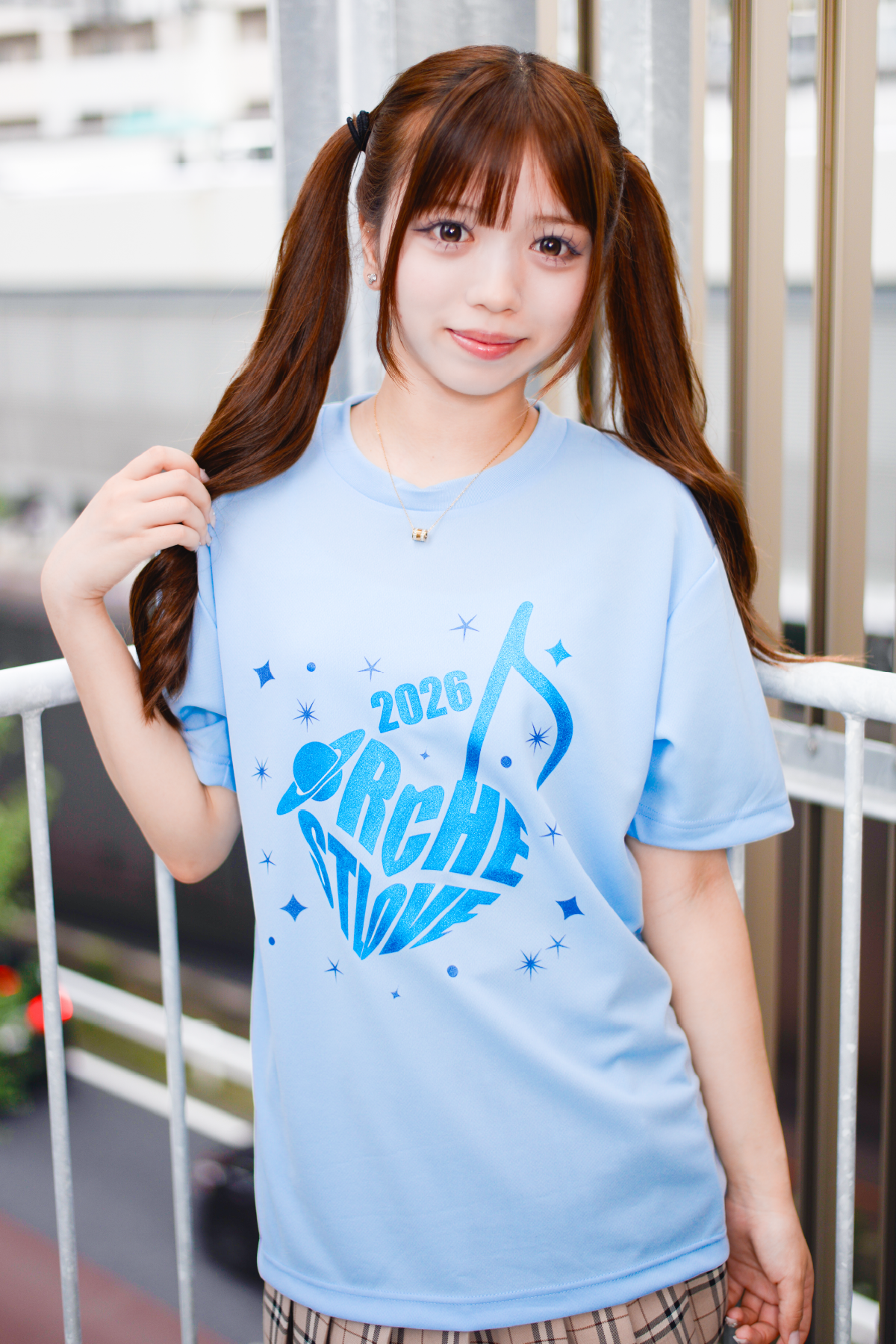 きらきらカラーのクラスTシャツ着用 スタイル02